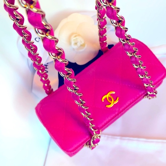 CHANEL 💕 Hot Pink Fuchsia Magenta Barbicore Barrel Vegan Quilted Silk Gold HW - Picture 5 of 16